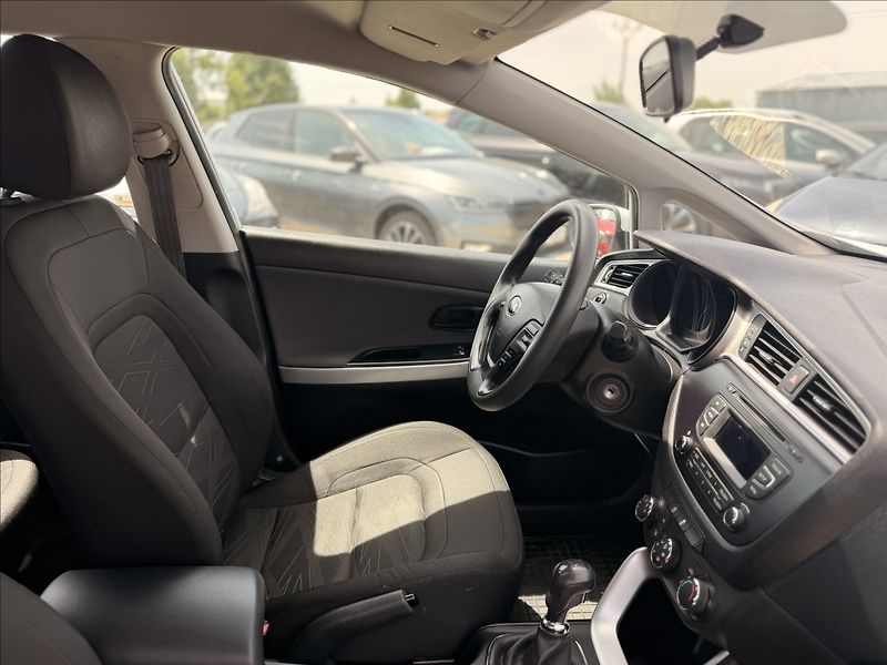 Kia Ceed 1,4 i +LPG 1.MAJITEL ČR DPH - fotka 21 z 22