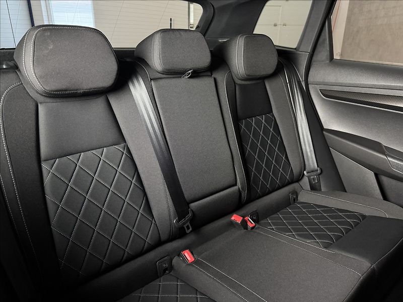 Škoda Karoq 1,5 TSi  DSG Sportline Kessy L - fotka 17 z 49