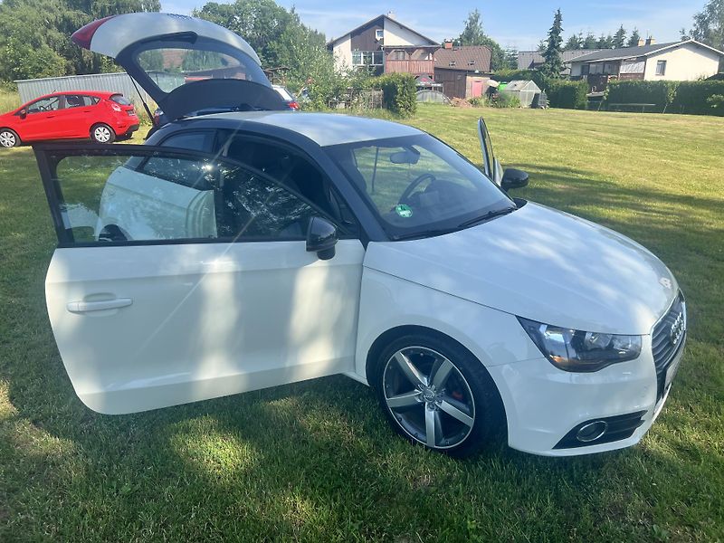 Audi A1 1.2TFSI 63KW,KůŽE,NAVI,2xALU - fotka 27 z 40