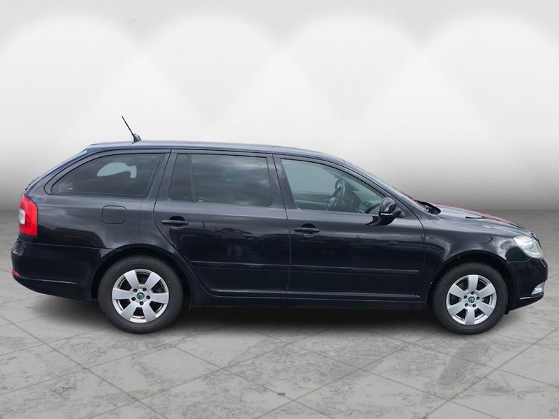 Škoda Octavia Combi 1.6 TDi Elegance - fotka 8 z 28
