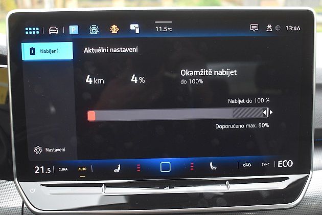 Dojezd sto kilometrů na jedno nabití dokazuje i tato grafika, zdroj: Deník/Radek Pecák