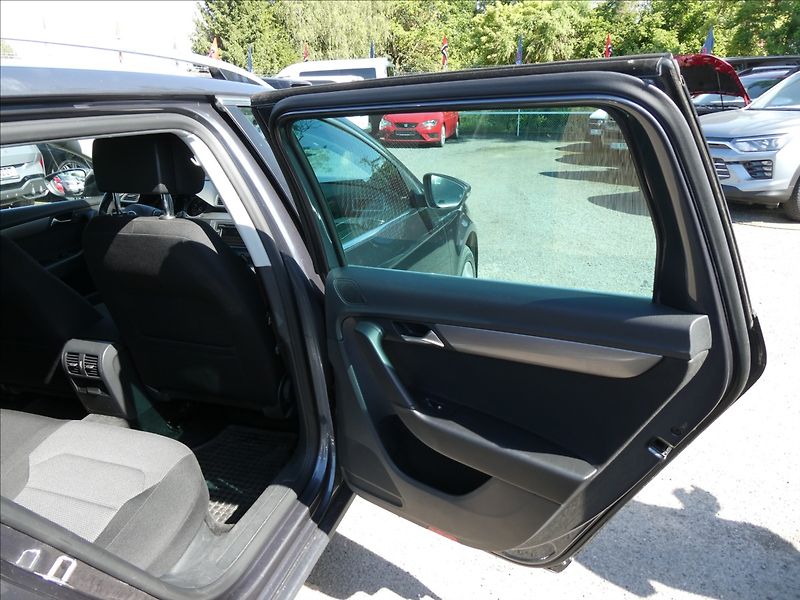 Volkswagen Passat 2,0 TDi 103kW 4MOTION,serviska - fotka 17 z 39