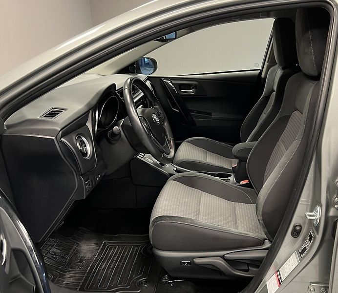 Toyota Auris 1.8 Hybrid AT SELECTION TS - fotka 8 z 16