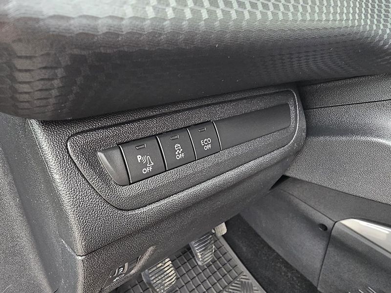Peugeot 2008 (2017) 1.2 Pure Tech 81KW - fotka 18 z 22