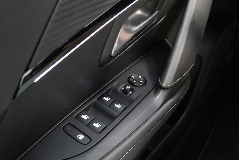 Peugeot 208 - fotka 12 z 23