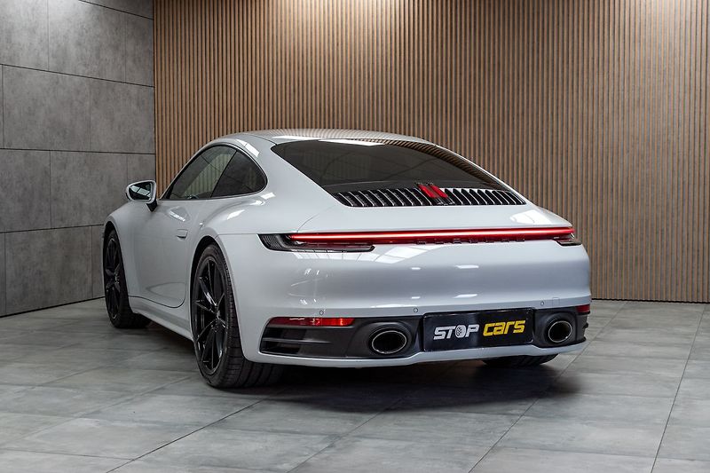 Porsche 911 992 CARRERA 4*BLACK PAKET*DPH* - fotka 4 z 37