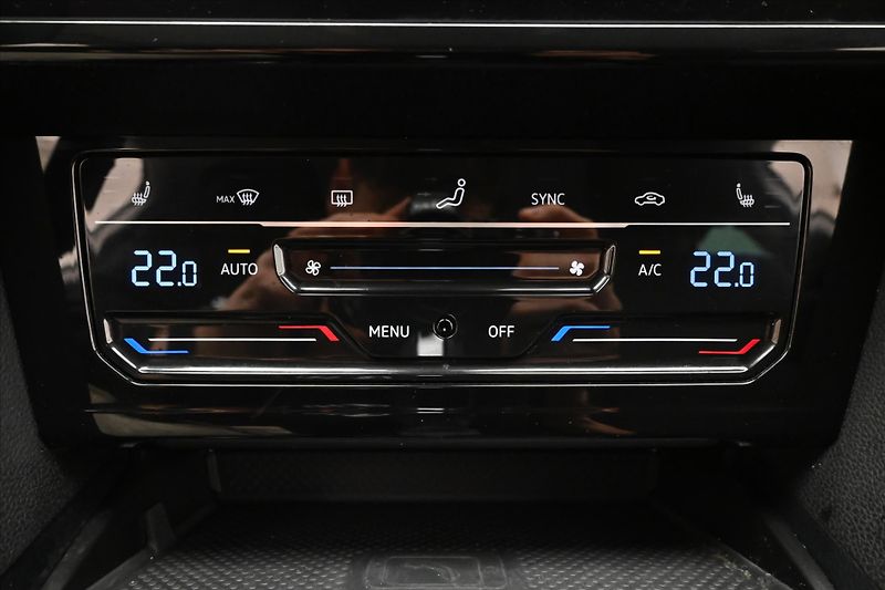 Volkswagen Passat 2,0 TDI 110 KW DSG BUSINESS Zá - fotka 21 z 31
