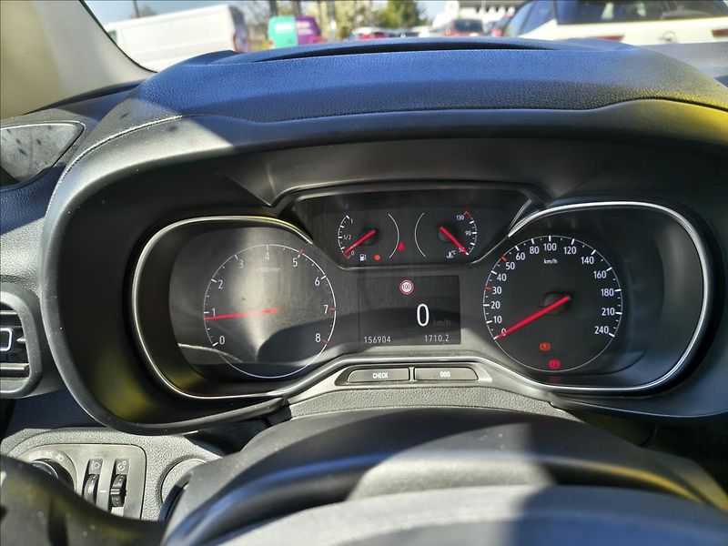 Opel Combo 1,5   CDTi Elegance Plus 96kw - fotka 8 z 17