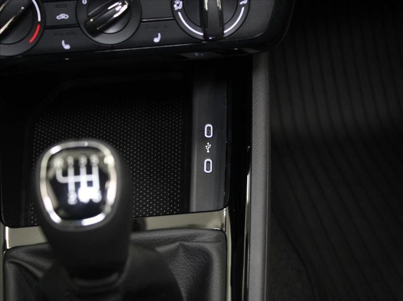 Škoda Kamiq 1,0 TSi 85kW Sel. 5L.Záruka - fotka 15 z 24