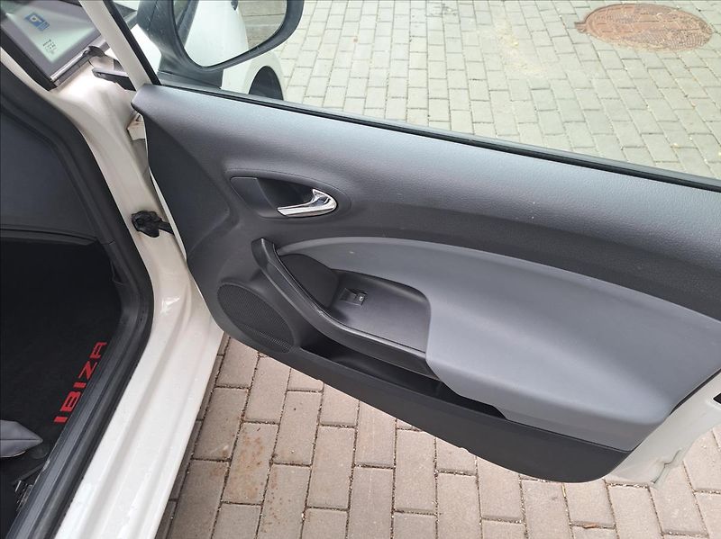 Seat Ibiza 1,2 i - fotka 37 z 41