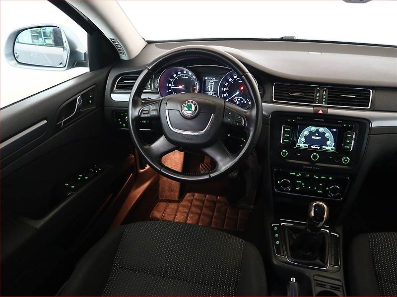 Škoda Superb (2012) 1.6 TDI, Navi, Tempomat - fotka 7 z 15