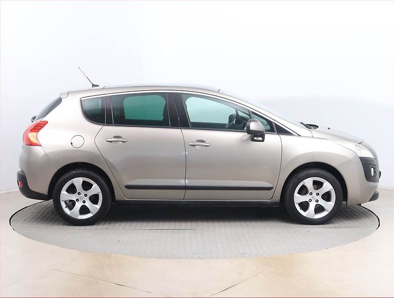 Peugeot 3008 (2011) 1.6 VTi, Navi, Tempomat - fotka 6 z 14