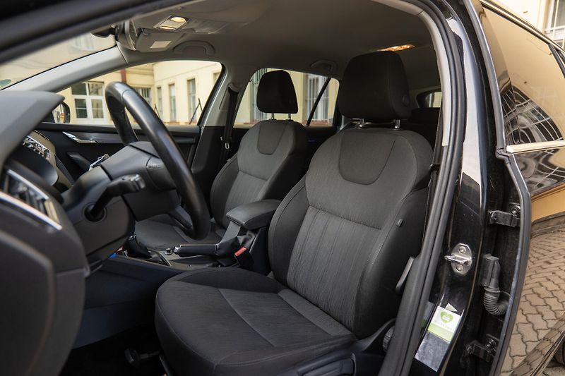 Škoda Octavia 1.4 TSI 110 kW DSG Tažné CarPl - fotka 11 z 34