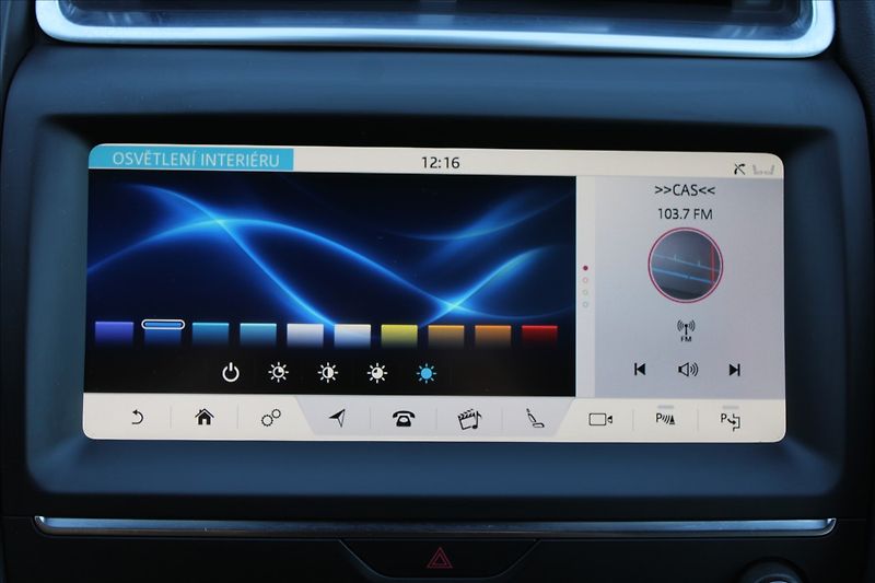 Jaguar E-Pace 2,0 D180  ČR,4x4,AUTOMAT,S - fotka 15 z 37