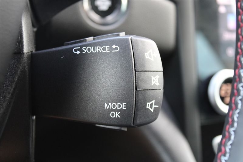 Renault Mégane 1,3 TCe  NOVÉ V ČR,A/T,RS-LINE - fotka 25 z 37