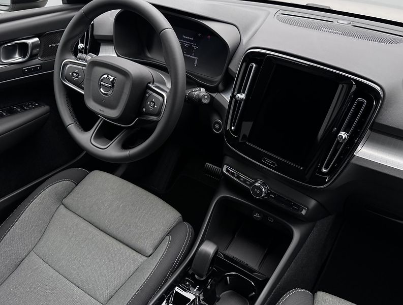 Volvo XC40 (2026) B3 AUT DARK PLUS - fotka 21 z 24