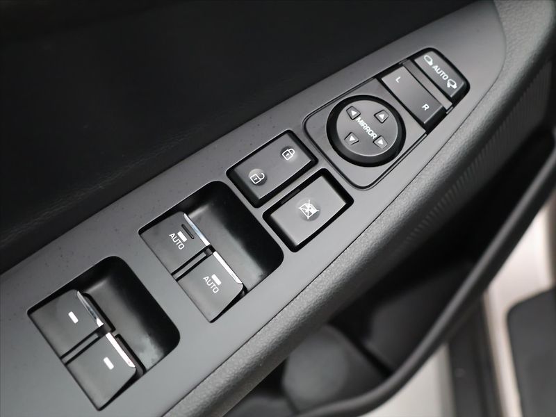 Hyundai Tucson 1,6 CRDI 85kW Style CZ 121tkm - fotka 15 z 34