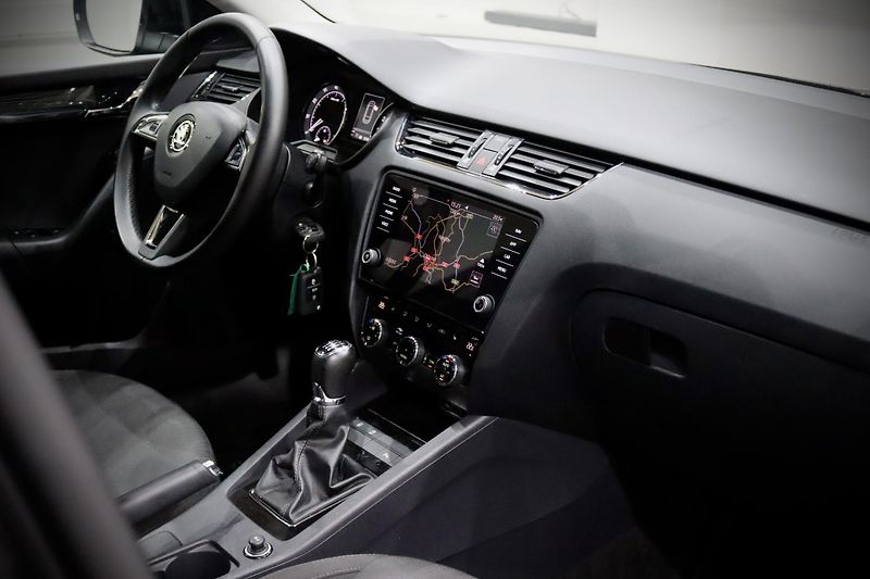 Škoda Octavia 3 FL Combi 1.4 TSI 110 kW - fotka 12 z 31