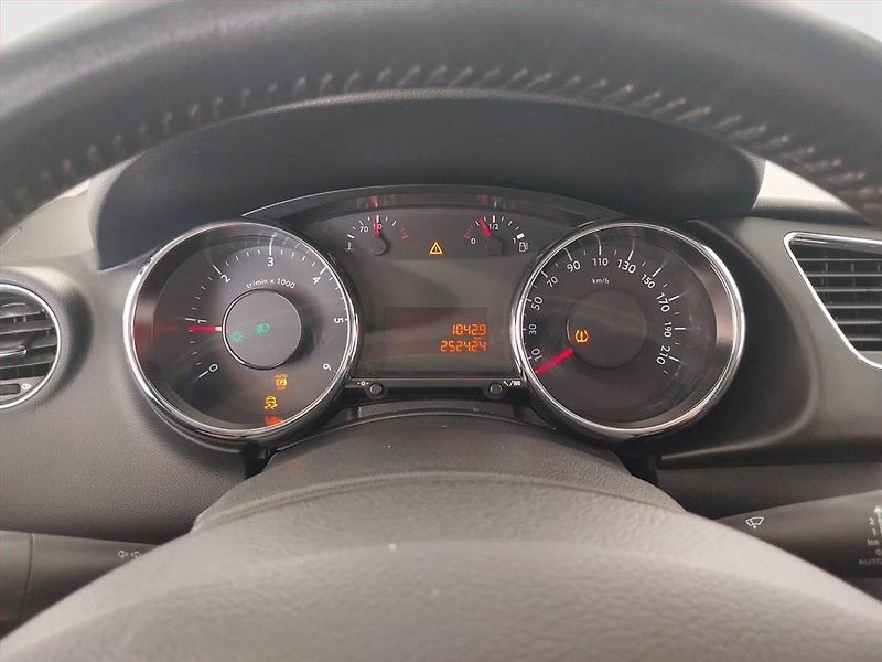 Peugeot 3008 (2015) Active 1.6 HDi, Tempomat - fotka 11 z 19