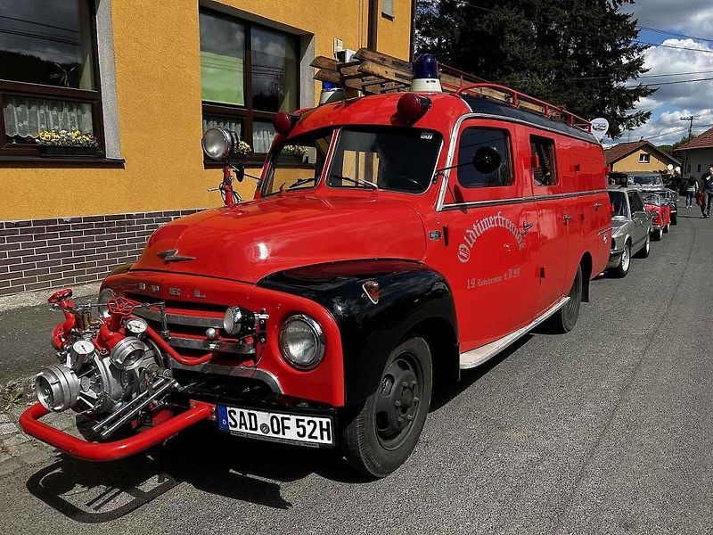 Jízda historických vozidel po Pašeráckých stezkách v obci Rybník.