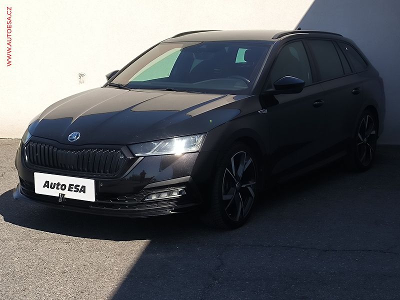 Škoda Octavia (2022) 2.0 TSi 4X4, ČR, SportLine - fotka 3 z 30