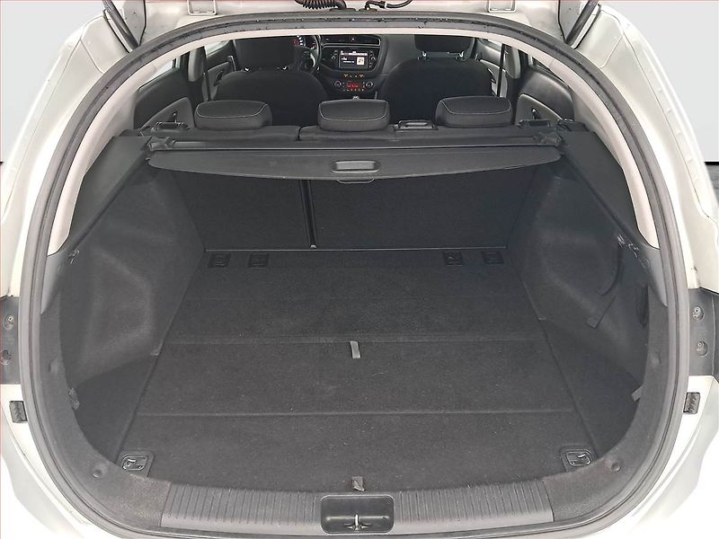 Kia Ceed (2017) 1.6 GDI, Serv.kniha, Navi - fotka 14 z 19