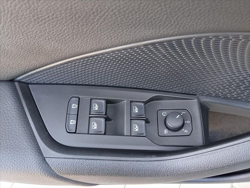 Škoda Octavia 2,0   2,0 TDI 110 KW DSG SPORT - fotka 19 z 36