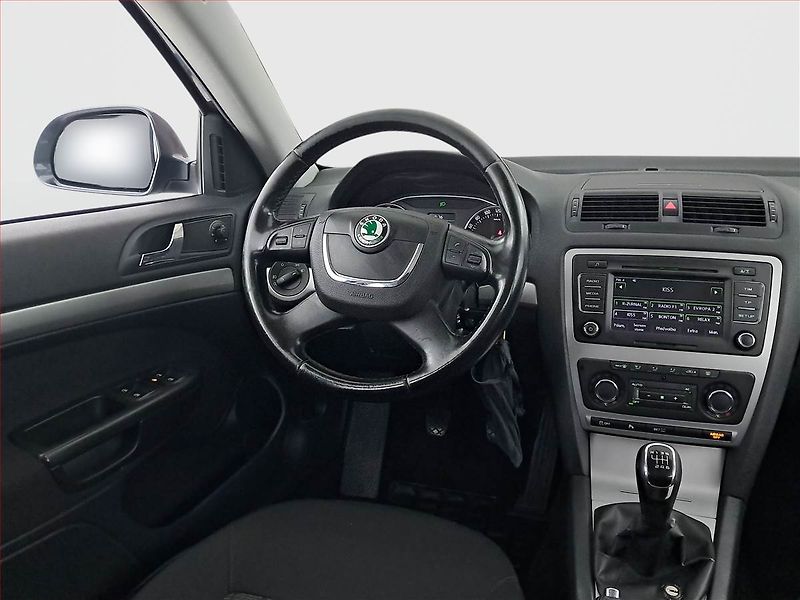 Škoda Octavia (2012) Elegance 1.4 TSI, Tempomat - fotka 7 z 19