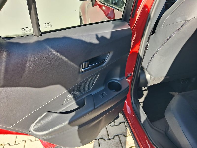 Toyota C-HR 2,0 HEV e-CVT GR Sport - fotka 21 z 24