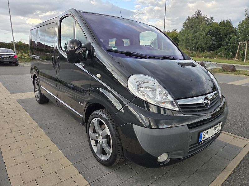Opel Vivaro (2011) 2.5 CDTI Tour Cosmo - fotka 11 z 35