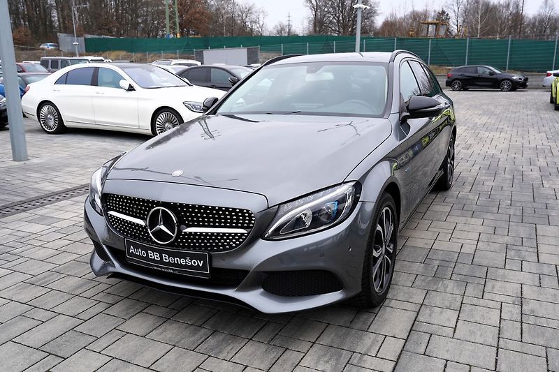 Mercedes-Benz Třídy C C 350e Plug -in hybrid/280PS - fotka 2 z 40
