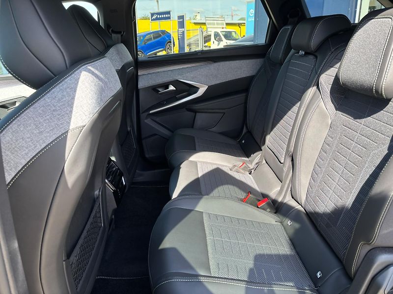 Peugeot 5008 (2026) GT Hybrid 145 e-DCS6 - fotka 18 z 19
