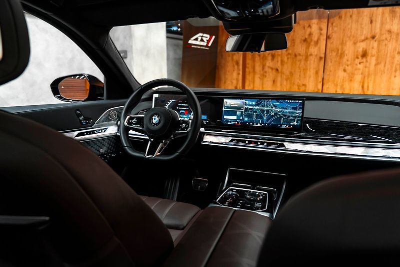BMW Řada 7 d - fotka 8 z 26