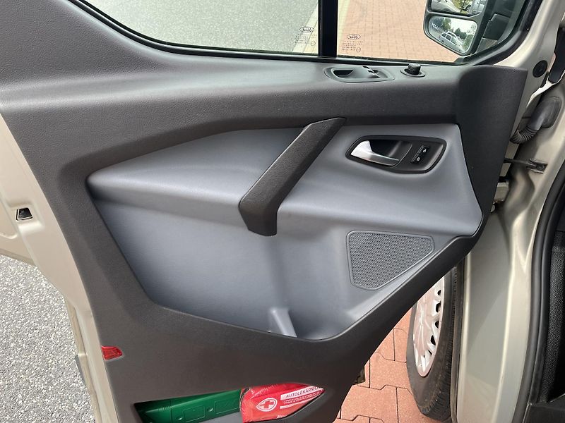 Ford Transit Custom 2.2 TDCi 9 míst - fotka 10 z 27