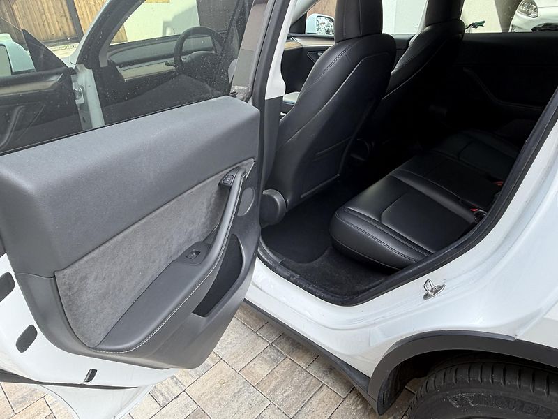 Tesla Model Y (2021) LR, SOH 89,4%, tazne, DPH - fotka 9 z 13