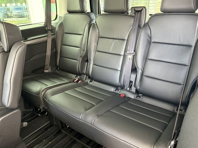 Toyota ProAce Verso 2,2 L1 AT8 7S VIP - fotka 32 z 37