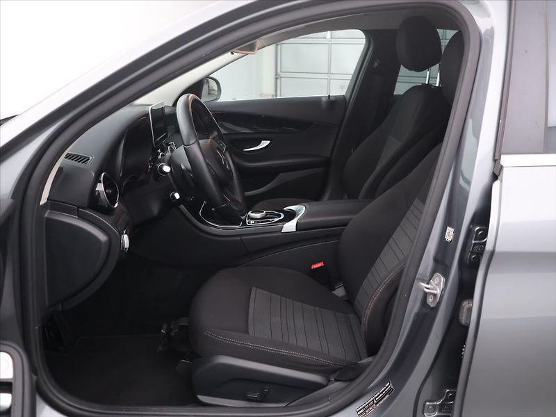 Mercedes-Benz Třídy C 2,1 220d 125kW Aut.klima Tažné - fotka 11 z 28