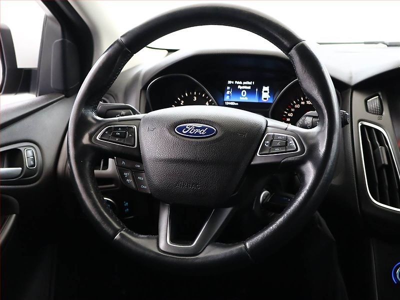 Ford Focus (2015) 2.0 TDCi, Serv.kniha, Navi - fotka 13 z 16