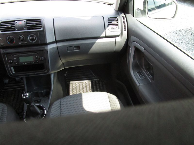 Škoda Fabia Combi 1.2i 12V Ambiente, Klima - fotka 10 z 41