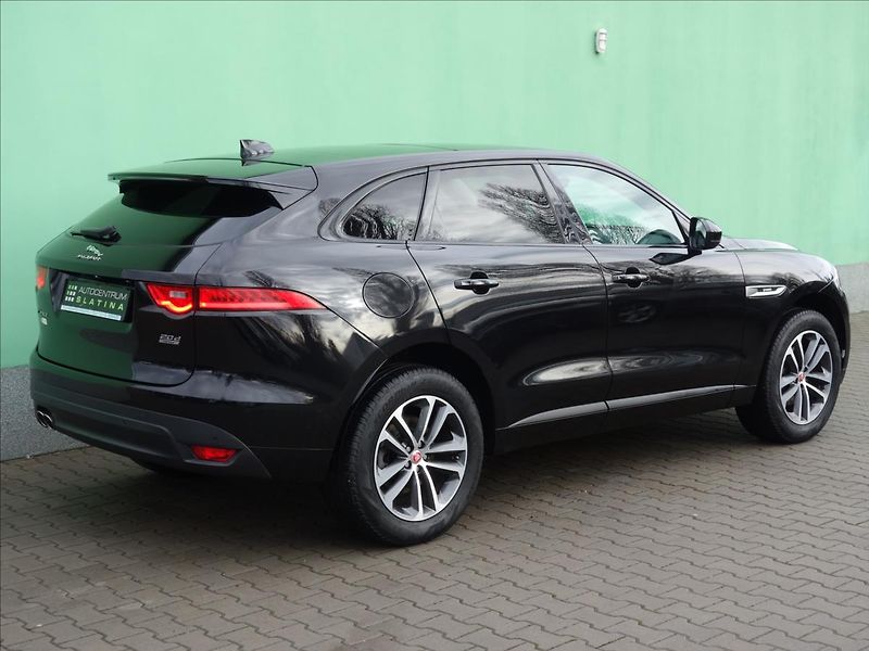 Jaguar F-Pace 2,0 20d AWD PRESTIGE - fotka 8 z 40