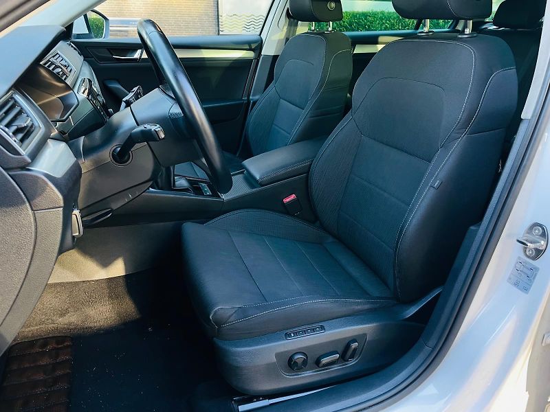 Škoda Superb 2.0TDI 1MAJITEL TAŽNÉ SERVISKA - fotka 29 z 44