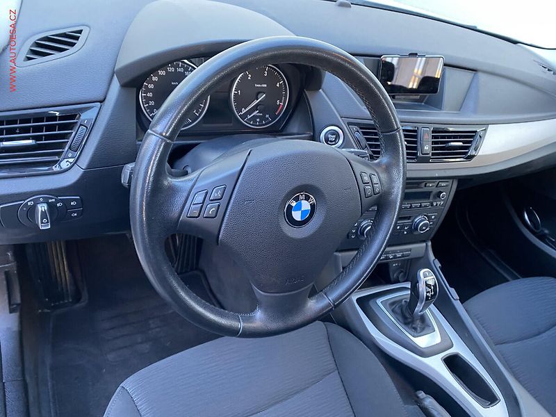 BMW X1 (2013) 2.0d xDrive18d, ČR, AT, park - fotka 12 z 15