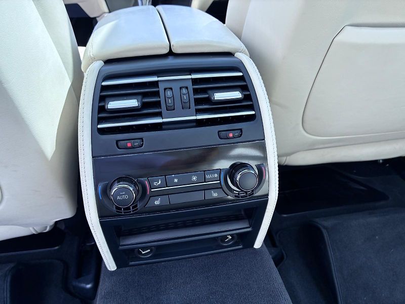 BMW Řada 7 (2012) - fotka 10 z 21