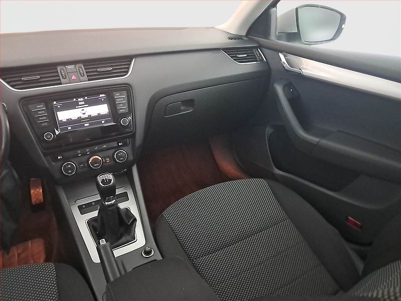 Škoda Octavia (2016) 1.6 TDI, Navi, Tempomat - fotka 8 z 16