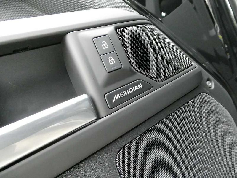 Land Rover Defender 110 3,0 X-Dynamic SE D250 - fotka 14 z 40