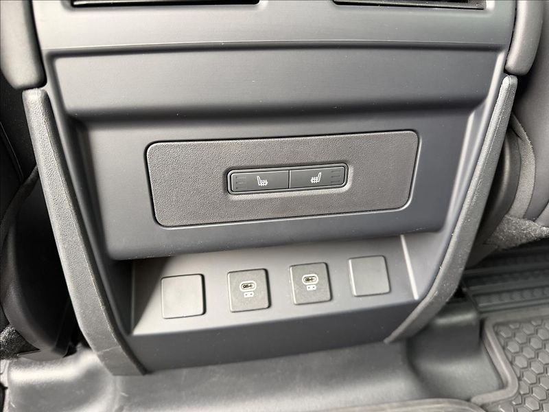 Land Rover Defender 3,0 110 D200 MHEV S ZÁRUKA - fotka 32 z 39