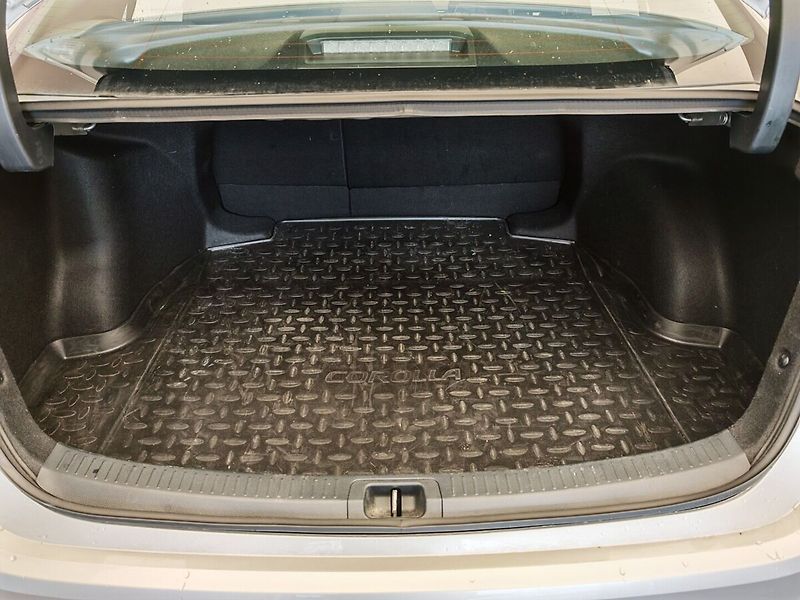 Toyota Corolla 1.8 Hybrid Comfort e-CVT sedan - fotka 9 z 36