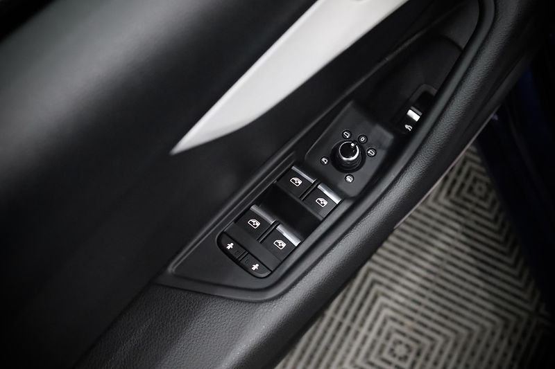 Audi A4 2.0 TFSI ultra 140 kW S line - fotka 18 z 49