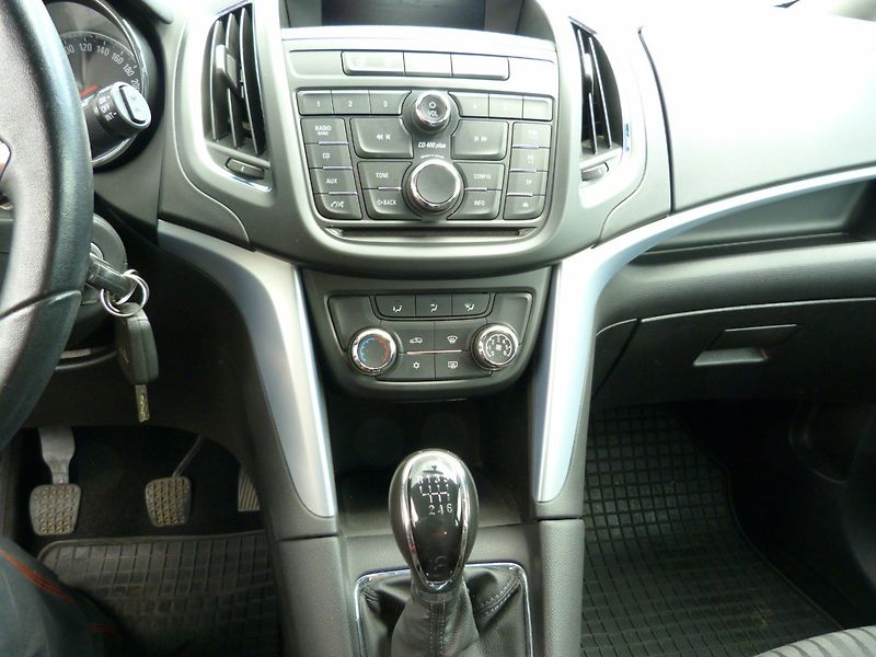 Opel Zafira 1.4 Turbo Edition - fotka 14 z 17