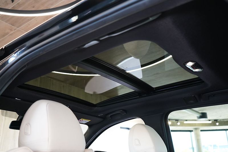 BMW Řada 3 330d xDrive Touring, Pano, HUD - fotka 22 z 42